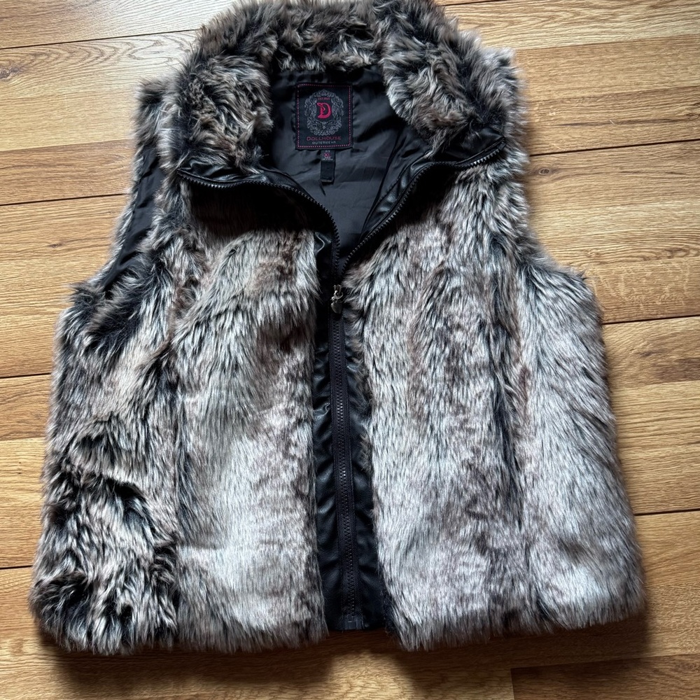 Dollhouse Faux Fur Vest in Black and Gray